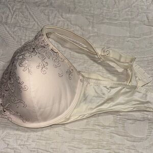 Playtex Cream Underwire Bra with Lace Detail
